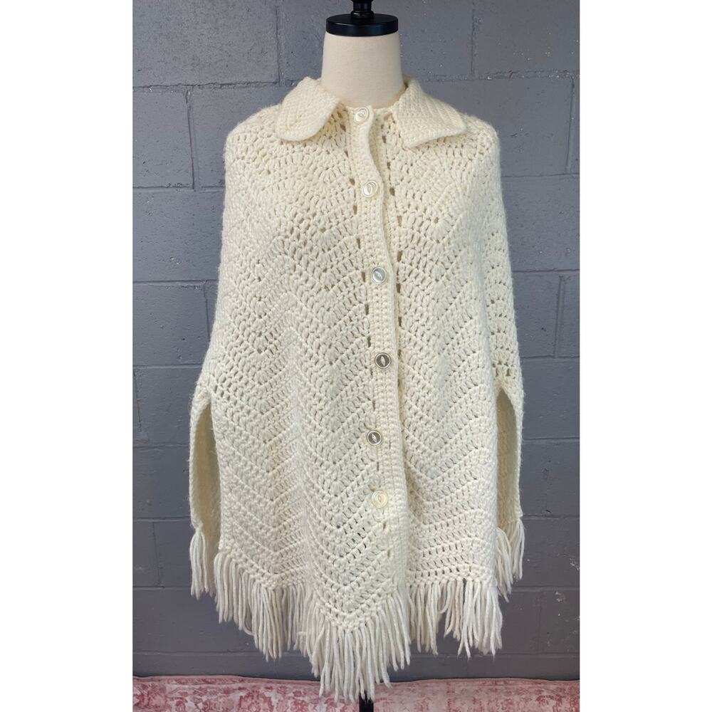 Vintage 1970s Cream Crocheted Collared Button Front Shawl Free Size